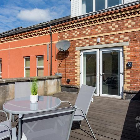 Attic Style 2 Bed Duplex Apartment With Rooftop Patio Белфаст Экстерьер фото