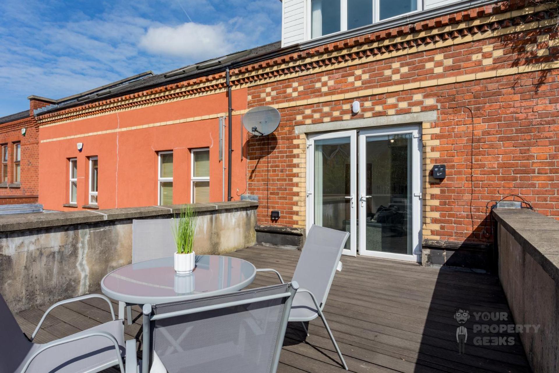 Attic Style 2 Bed Duplex Apartment With Rooftop Patio Белфаст Экстерьер фото