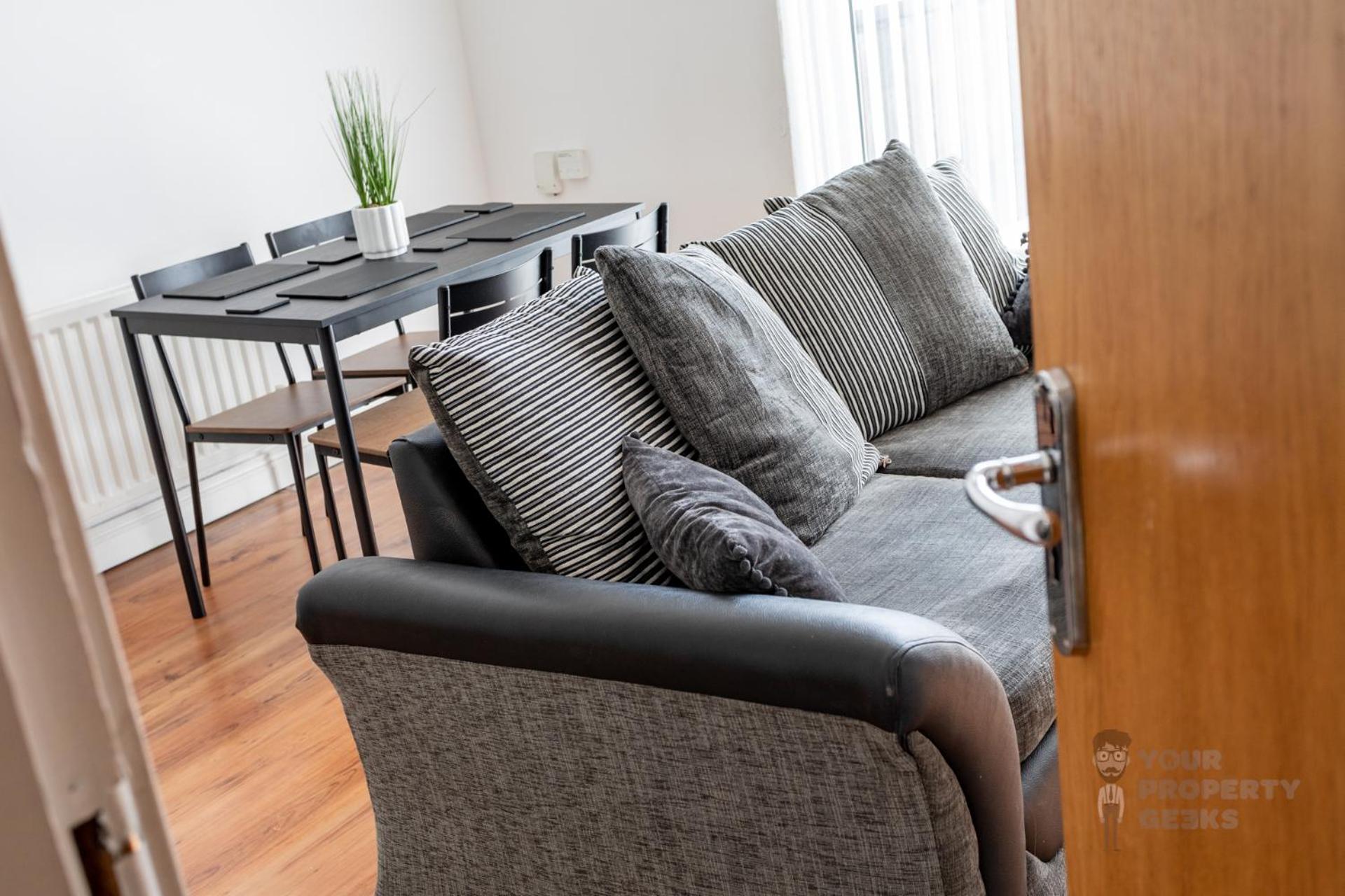 Attic Style 2 Bed Duplex Apartment With Rooftop Patio Белфаст Экстерьер фото